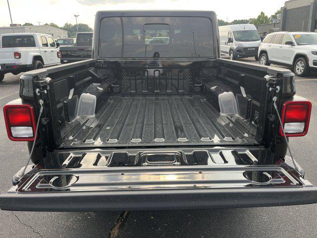 new 2025 Jeep Gladiator car, priced at $41,480