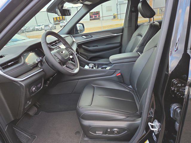 new 2025 Jeep Grand Cherokee car, priced at $47,999