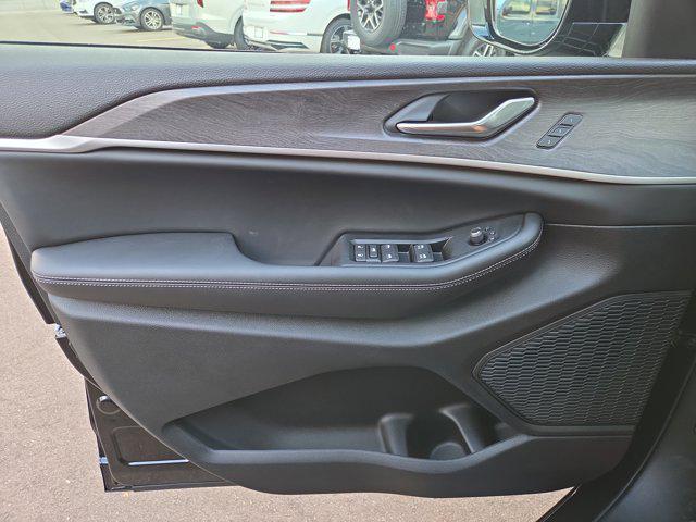 new 2025 Jeep Grand Cherokee car, priced at $47,999