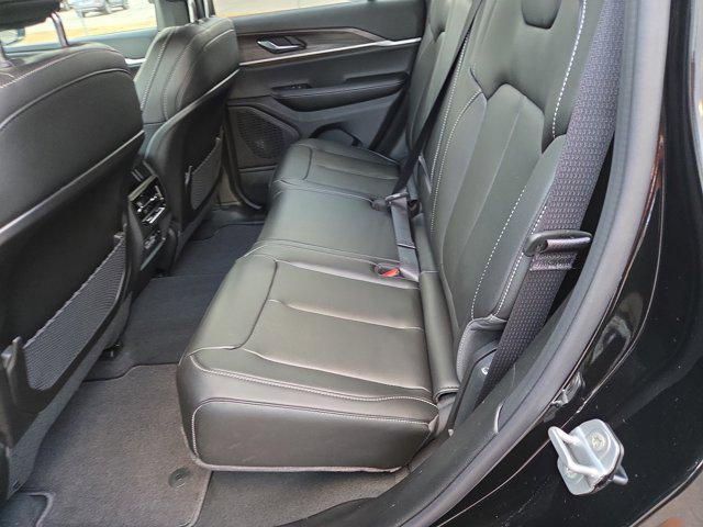 new 2025 Jeep Grand Cherokee car, priced at $47,999