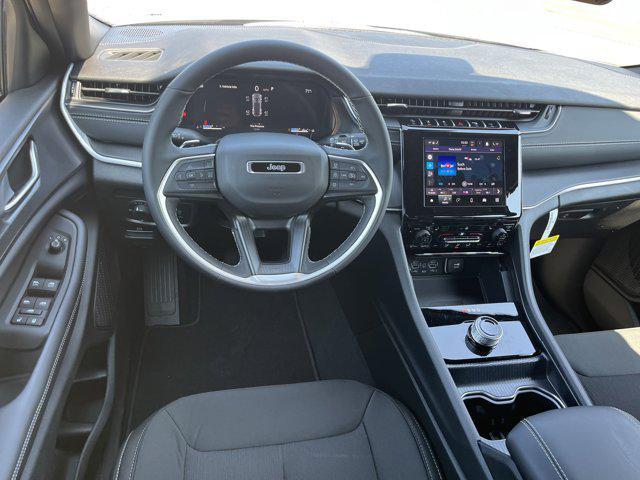 new 2025 Jeep Grand Cherokee car, priced at $40,098