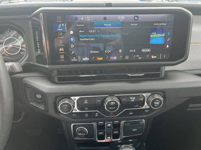 new 2025 Jeep Gladiator car, priced at $42,735