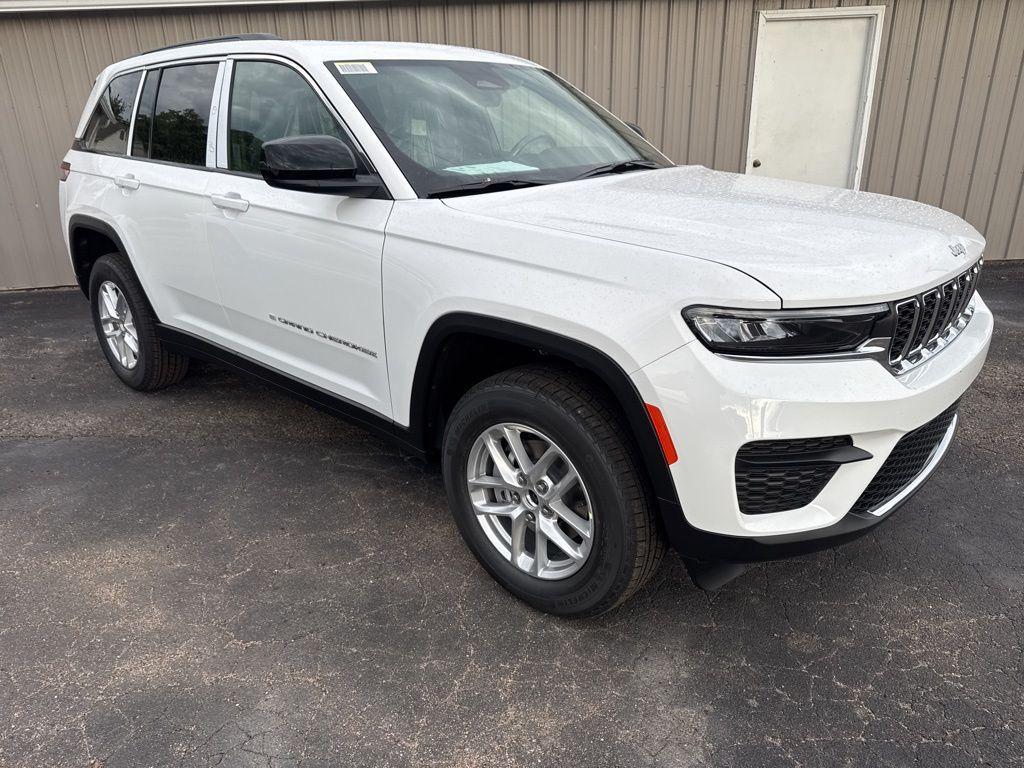 new 2025 Jeep Grand Cherokee car, priced at $43,575
