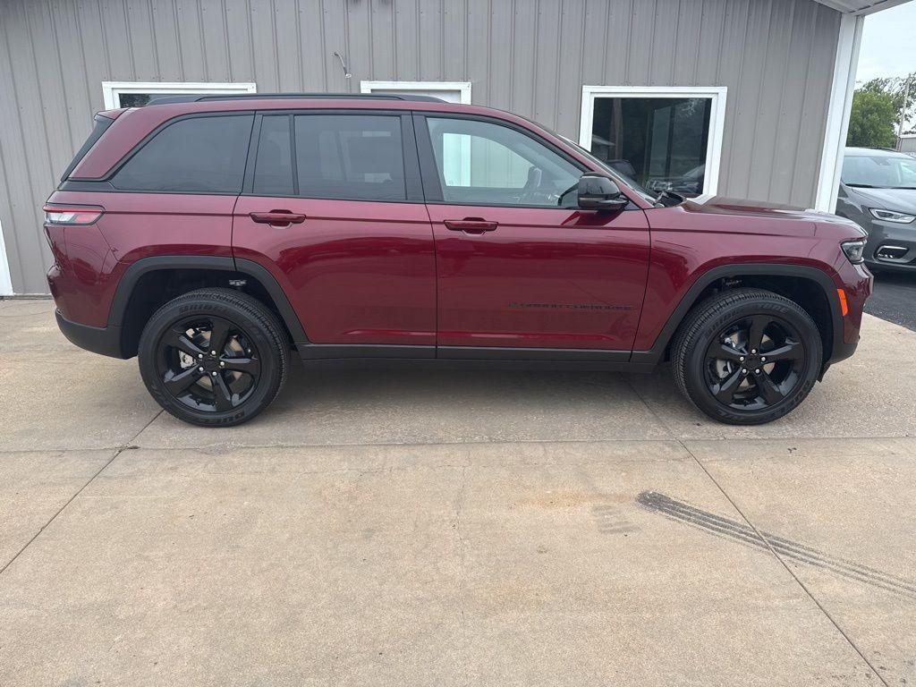 new 2025 Jeep Grand Cherokee car, priced at $44,970