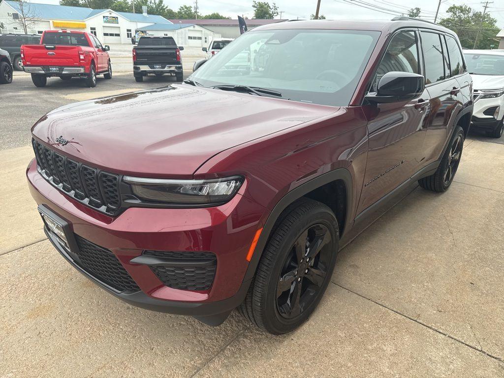 new 2025 Jeep Grand Cherokee car, priced at $44,970