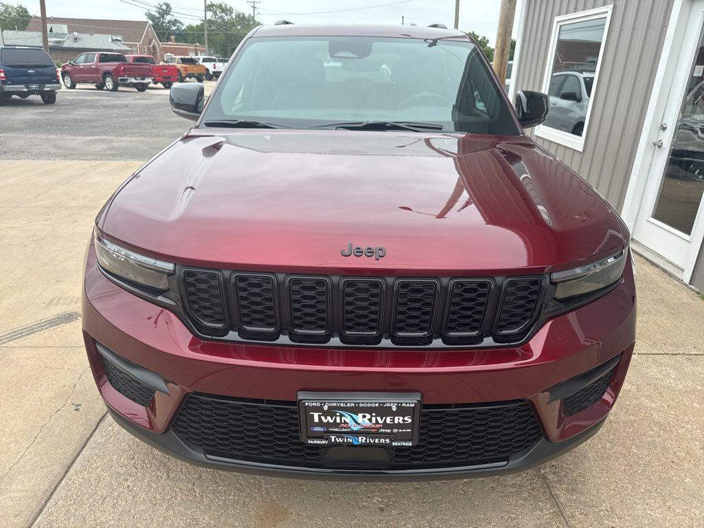 new 2025 Jeep Grand Cherokee car, priced at $44,970