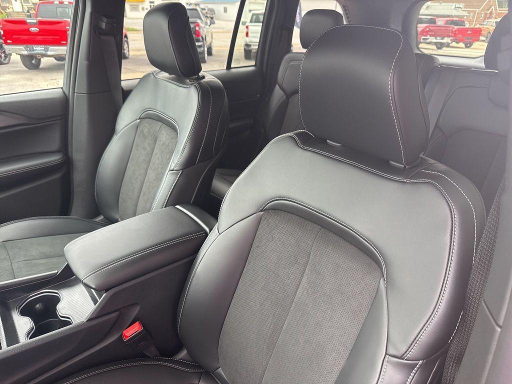 new 2025 Jeep Grand Cherokee car, priced at $44,970