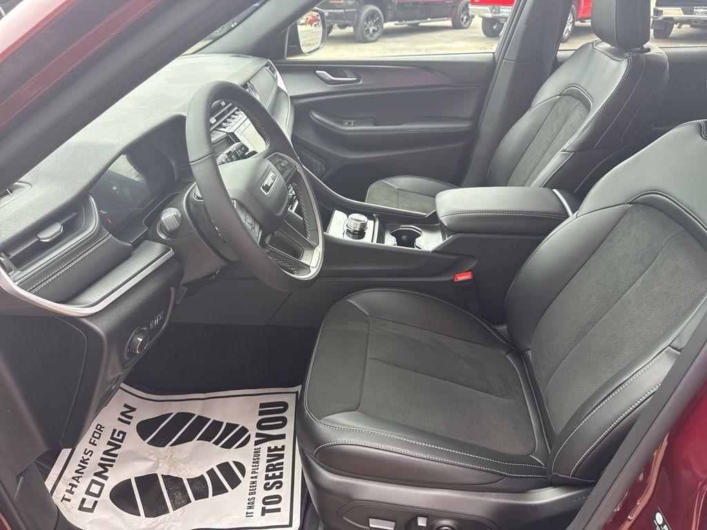 new 2025 Jeep Grand Cherokee car, priced at $44,970