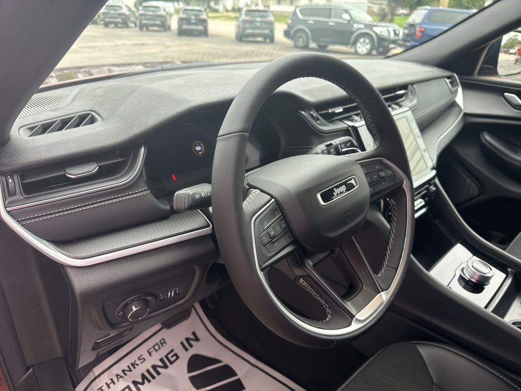 new 2025 Jeep Grand Cherokee car, priced at $44,970