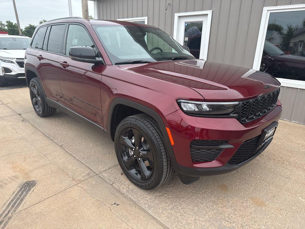 new 2025 Jeep Grand Cherokee car, priced at $44,970
