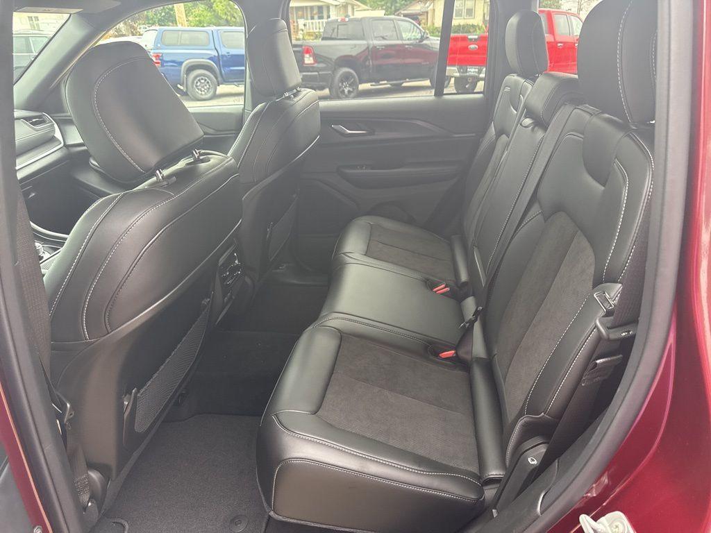new 2025 Jeep Grand Cherokee car, priced at $44,970