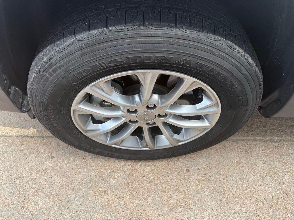 used 2022 Jeep Cherokee car, priced at $26,985