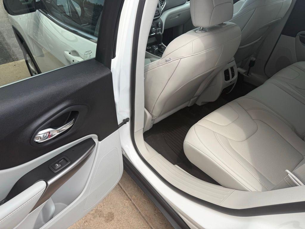 used 2022 Jeep Cherokee car, priced at $26,985