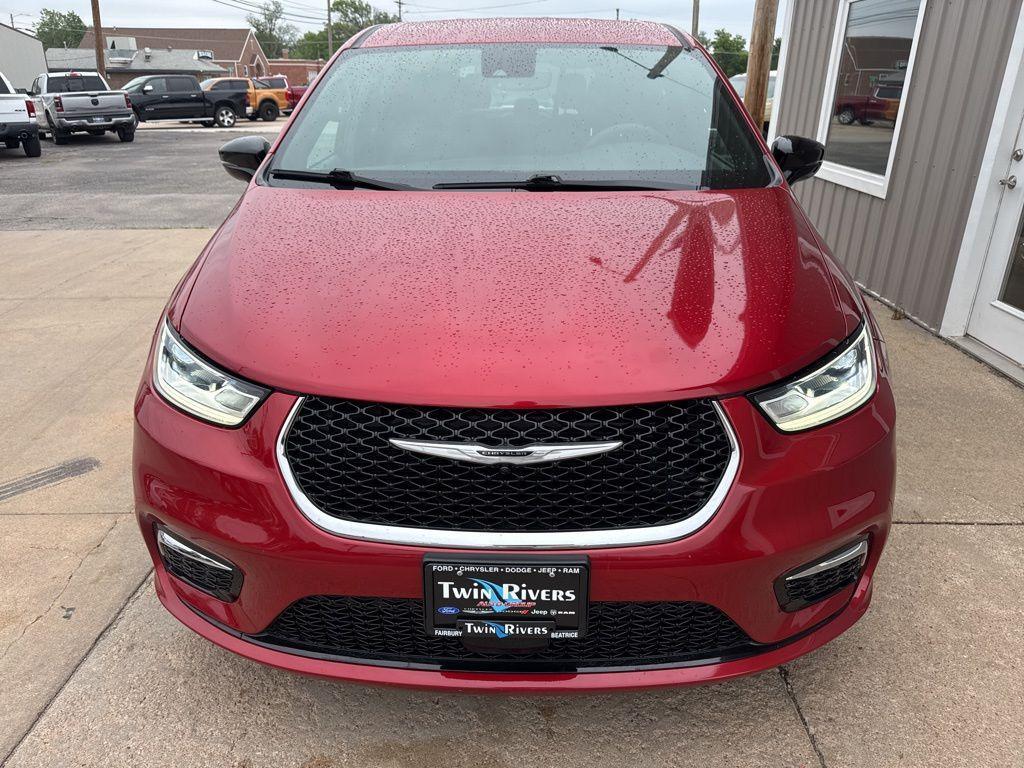 used 2025 Chrysler Pacifica car