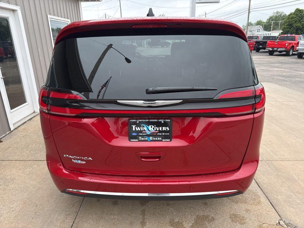 used 2025 Chrysler Pacifica car