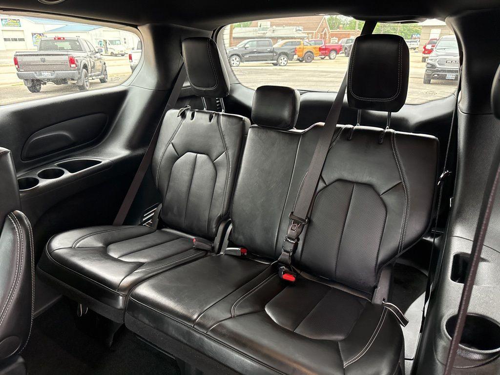 used 2025 Chrysler Pacifica car
