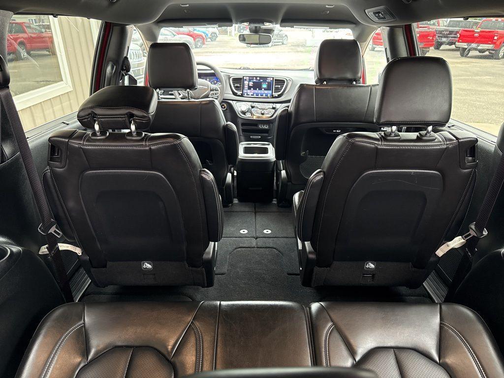 used 2025 Chrysler Pacifica car