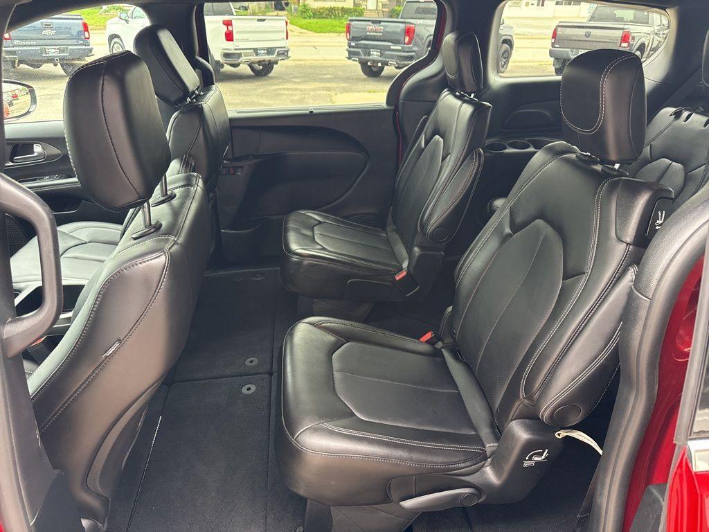 used 2025 Chrysler Pacifica car