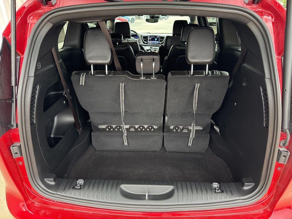 used 2025 Chrysler Pacifica car