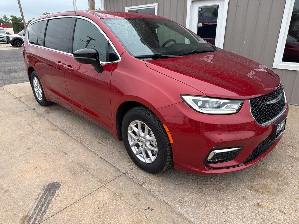 used 2025 Chrysler Pacifica car