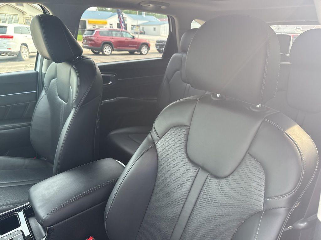 used 2023 Kia Sorento car, priced at $30,885