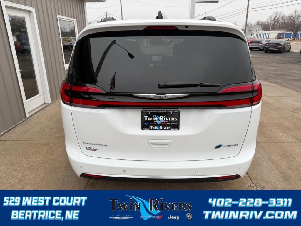 used 2023 Chrysler Pacifica Hybrid car