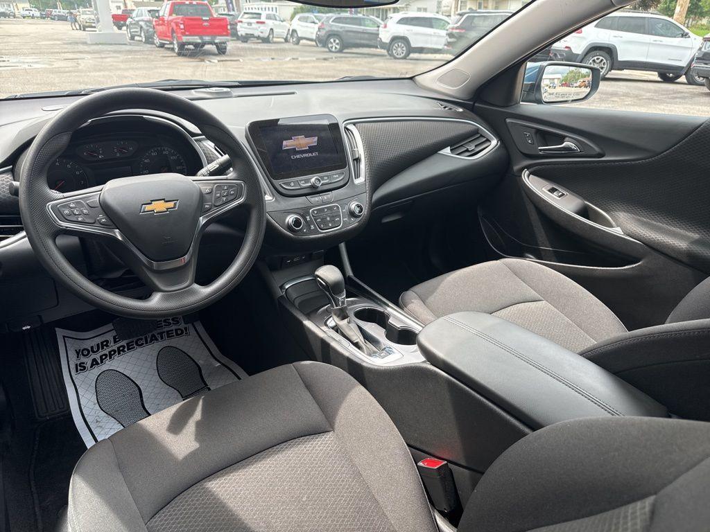 used 2025 Chevrolet Malibu car