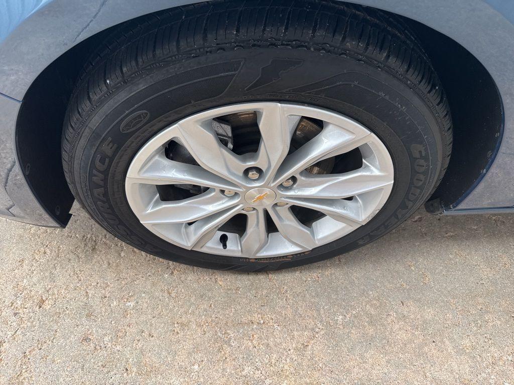 used 2025 Chevrolet Malibu car