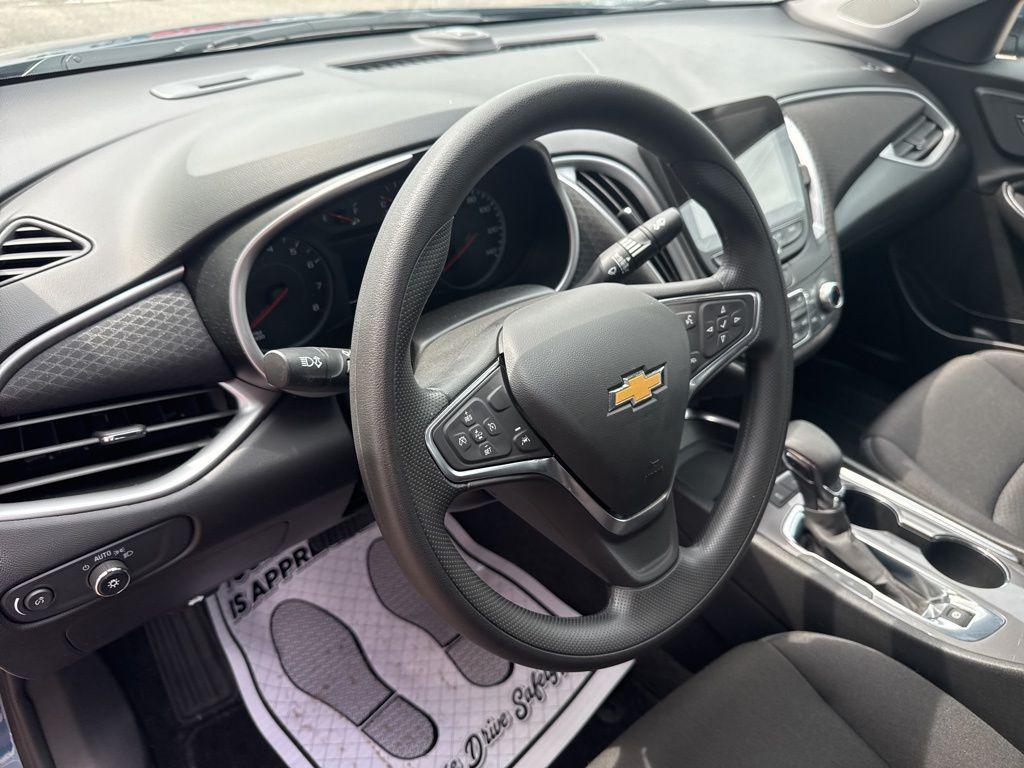 used 2025 Chevrolet Malibu car