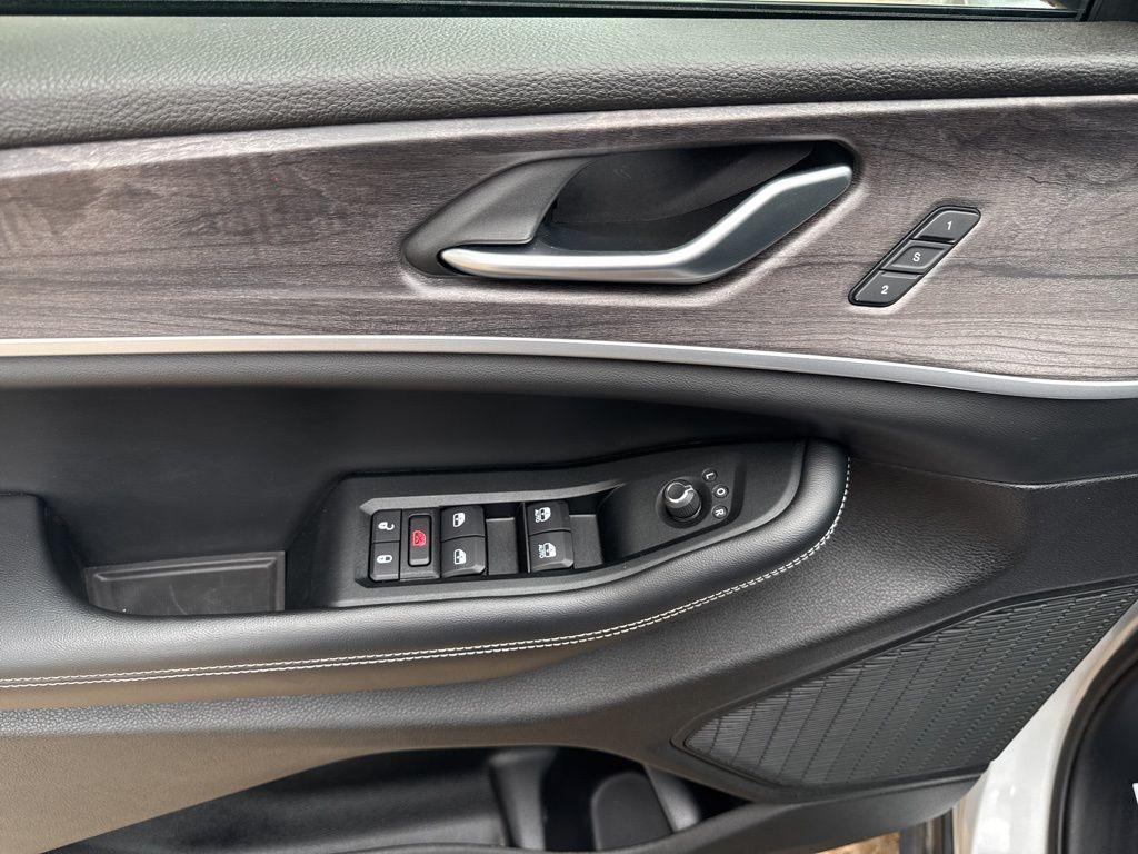 used 2023 Jeep Grand Cherokee car
