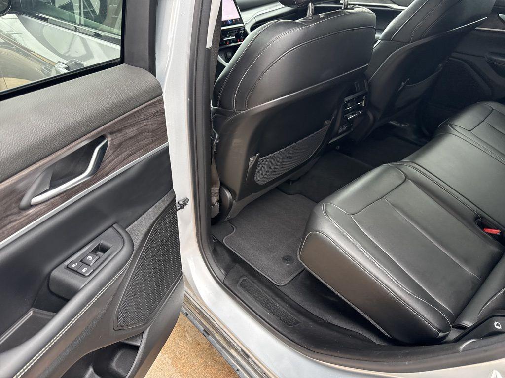 used 2023 Jeep Grand Cherokee car