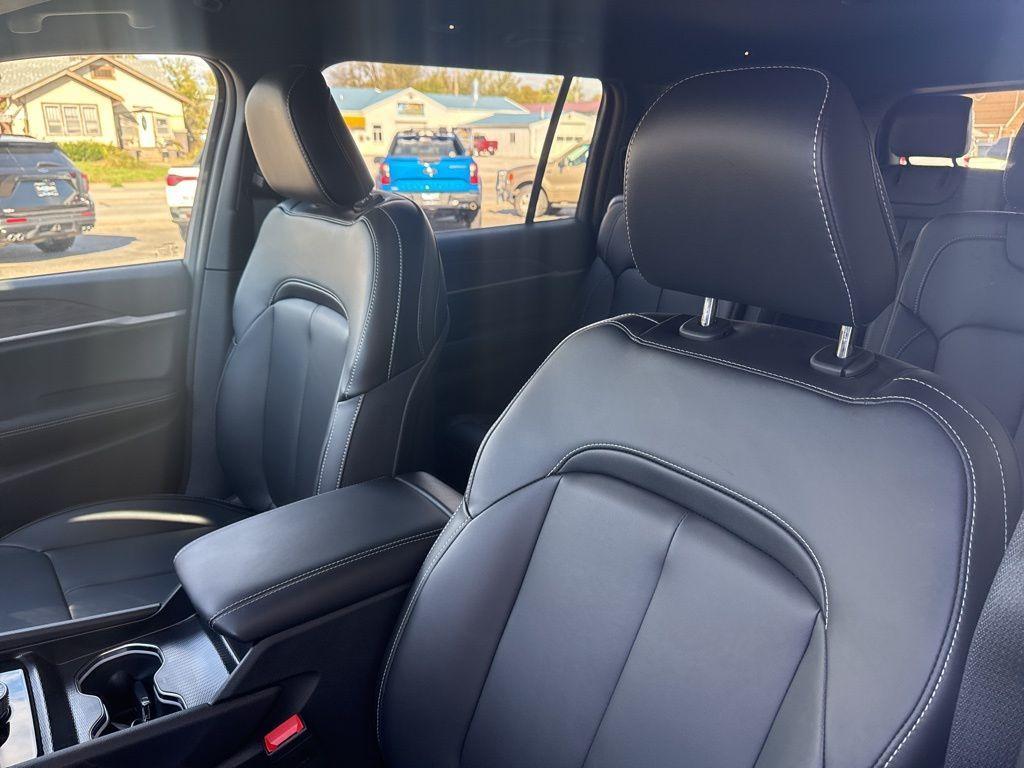 new 2025 Jeep Grand Cherokee L car, priced at $49,025