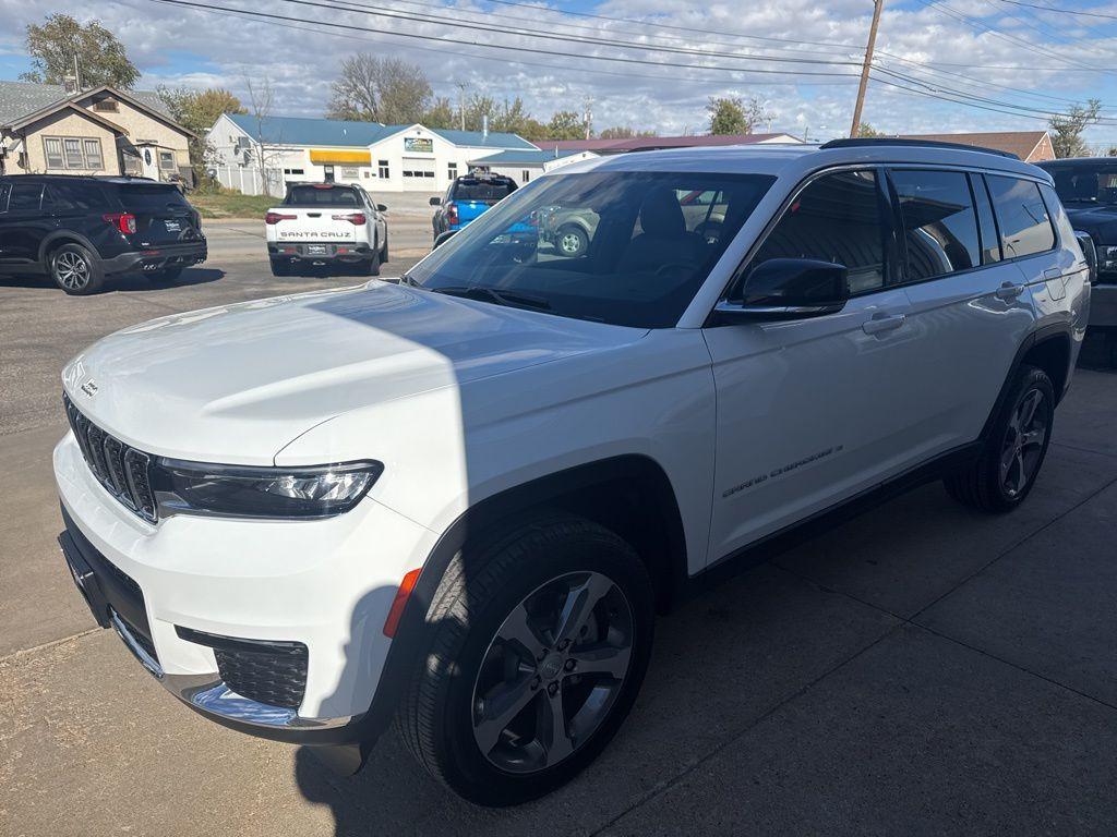 new 2025 Jeep Grand Cherokee L car, priced at $49,025