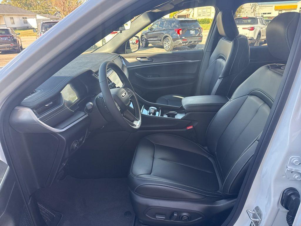 new 2025 Jeep Grand Cherokee L car, priced at $49,025