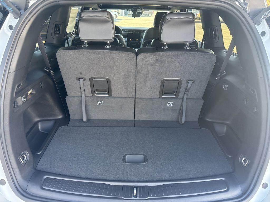 new 2025 Jeep Grand Cherokee L car, priced at $49,025