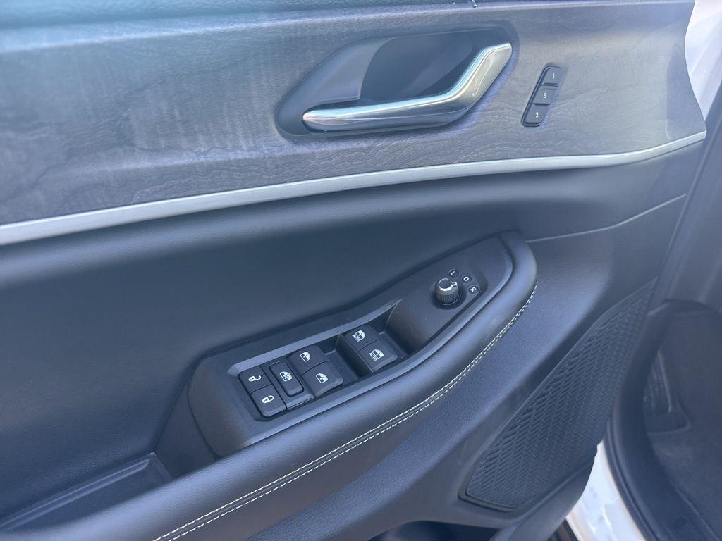 new 2025 Jeep Grand Cherokee L car, priced at $49,025