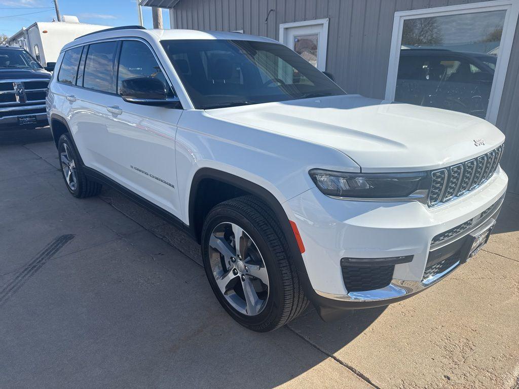 new 2025 Jeep Grand Cherokee L car, priced at $49,025