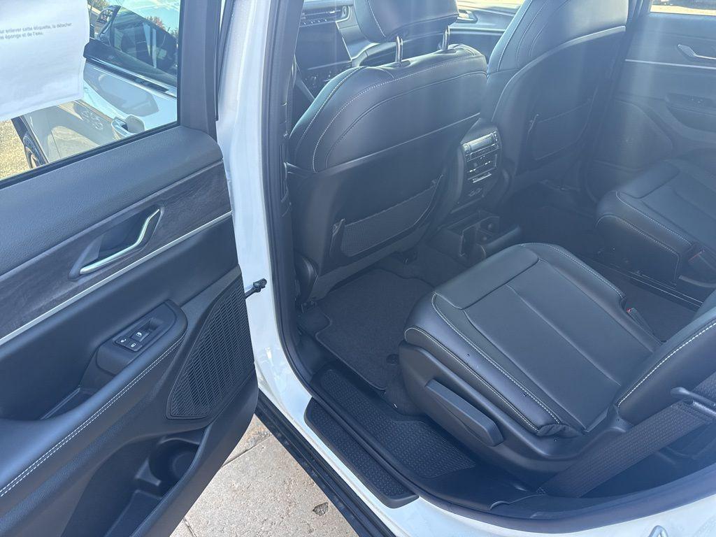 new 2025 Jeep Grand Cherokee L car, priced at $49,025