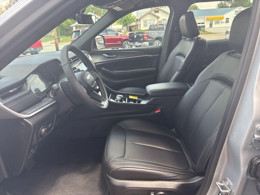 new 2025 Jeep Grand Cherokee L car, priced at $49,197