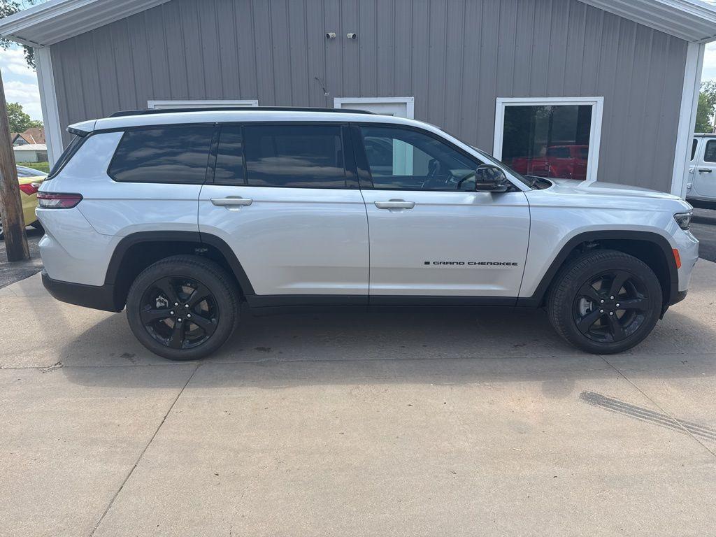 new 2025 Jeep Grand Cherokee L car, priced at $49,197