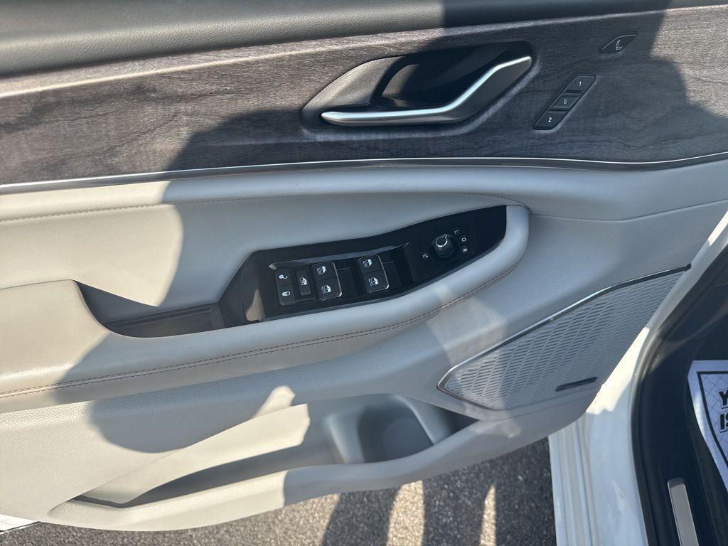 used 2023 Jeep Grand Cherokee L car