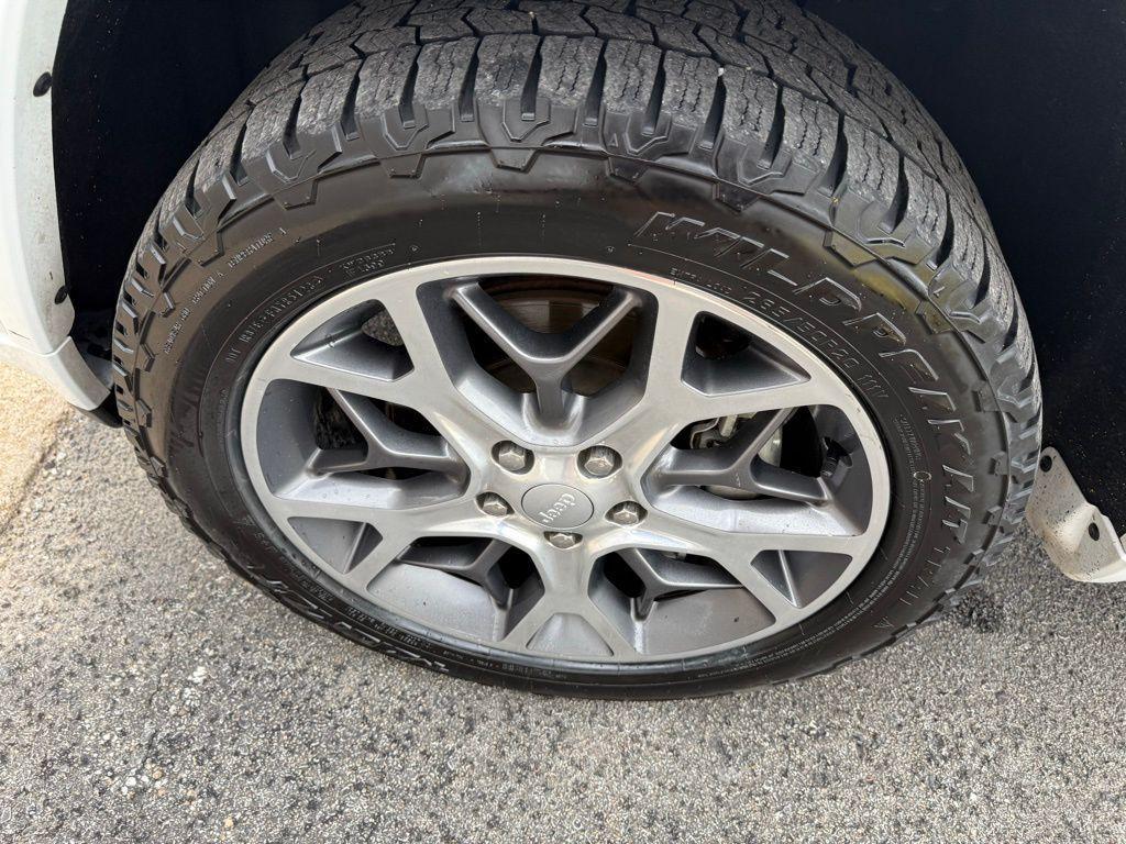 used 2021 Jeep Grand Cherokee car, priced at $29,995