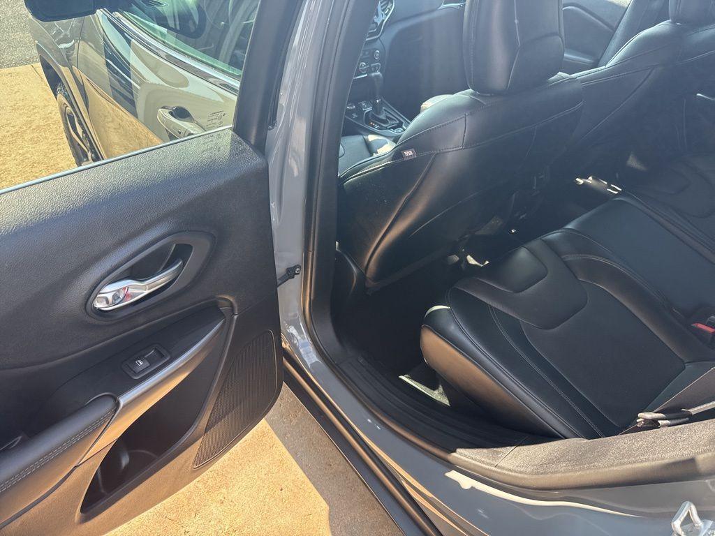 used 2022 Jeep Cherokee car, priced at $27,995