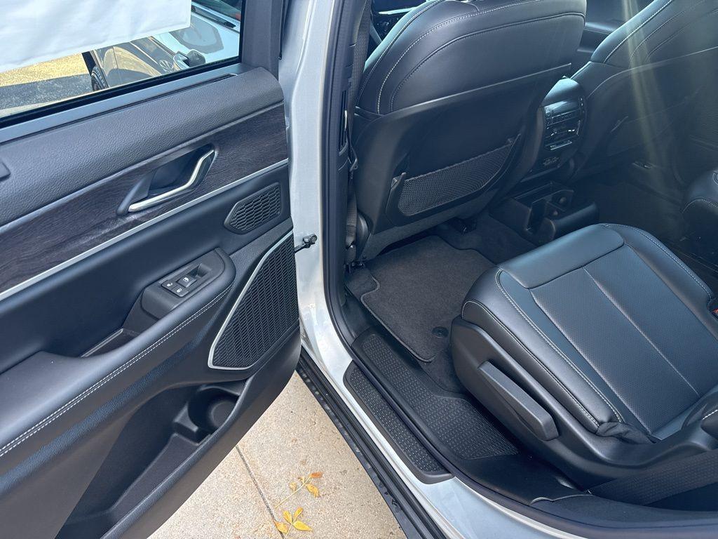 new 2025 Jeep Grand Cherokee L car, priced at $54,237