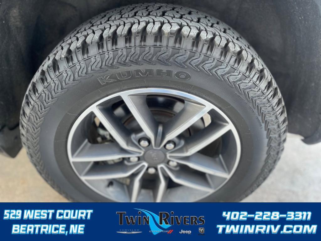 used 2021 Jeep Grand Cherokee car, priced at $29,900