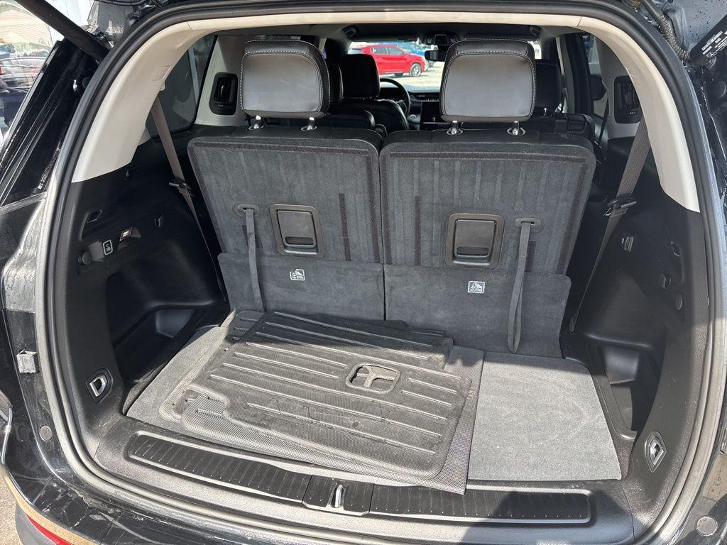 used 2023 Jeep Grand Cherokee L car, priced at $38,995