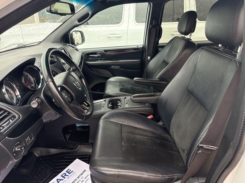 used 2016 Dodge Grand Caravan car