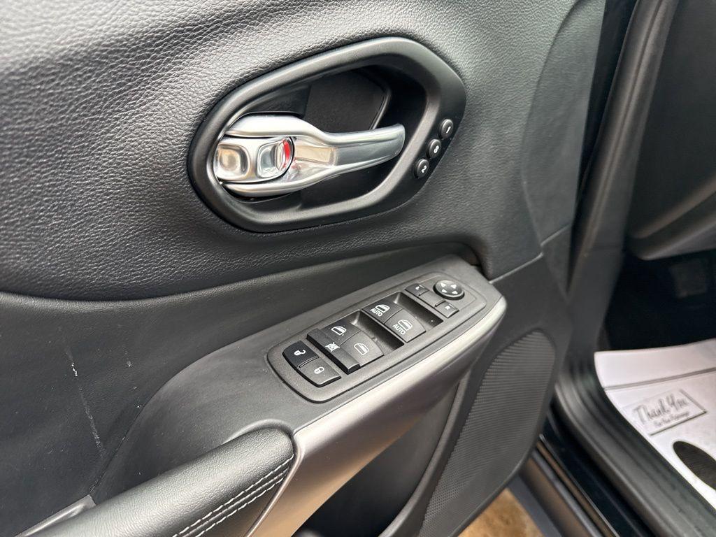 used 2022 Jeep Cherokee car