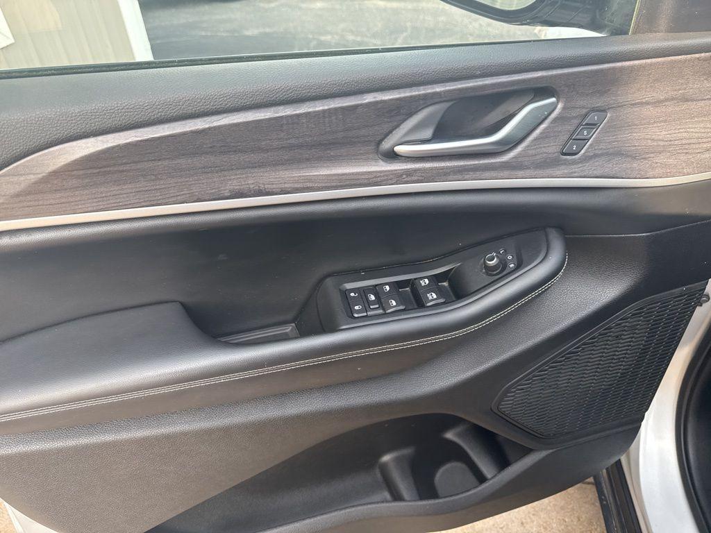 used 2023 Jeep Grand Cherokee L car, priced at $33,995