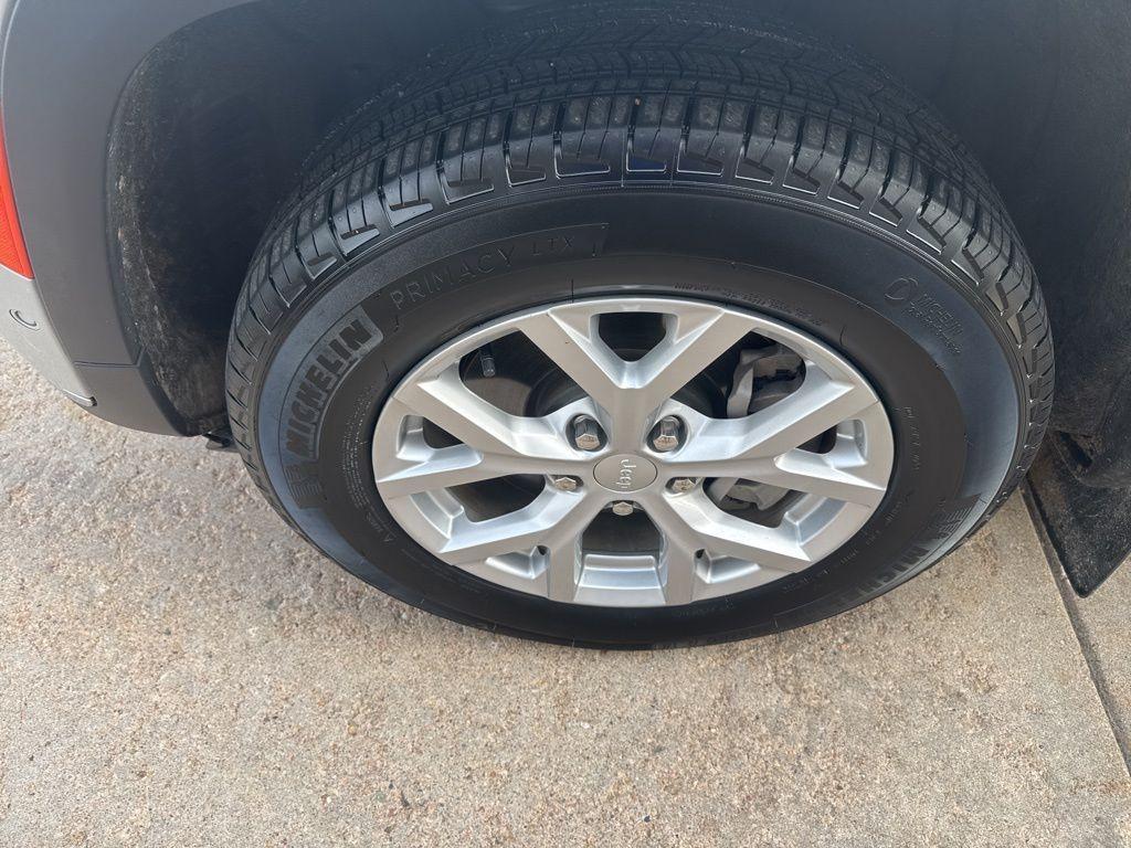 used 2023 Jeep Grand Cherokee L car, priced at $33,995